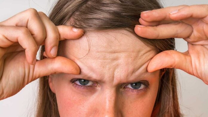 forehead-botox-information โบท็อกหน้าผากคืออะไร? ลดริ้วรอยได้จริงไหม? บทความนี้อธิบายวิธีทำงาน ข้อดี ข้อควรระวัง และผลลัพธ์ที่ควรรู้ก่อนตัดสินใจ